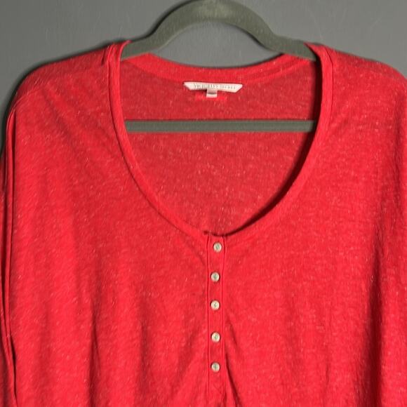 Victoria’s Secret Red Lightweight Long Sleeve T Shirt with Button Detail Sz Sm - Picture 2 of 9